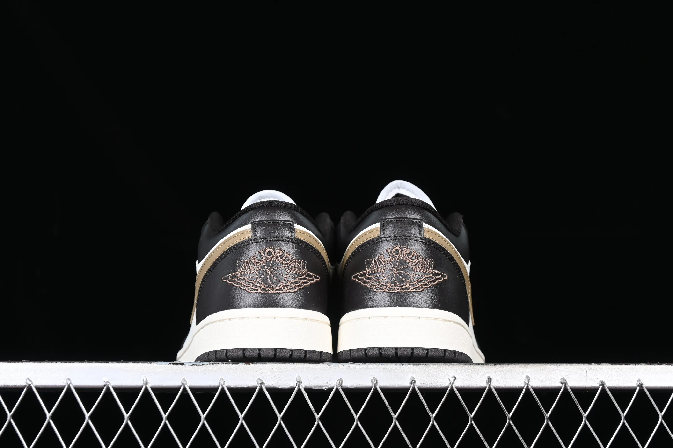 All categories Air Jordan Jordan series basketball shoes Air Jordan 1 Low G version pure original Air Jordan 1 Low AJ1 Joe 1 white coffee color low-top cultural casual sneakers DC0774-200